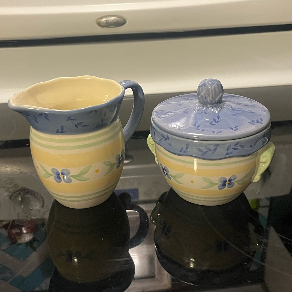 Pfaltzgraff Summer Breeze Creamer & Covered Sugar Bowl Set Excellent Condition